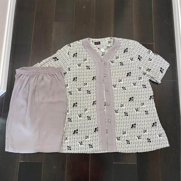 Brand New Ladies' Two-Piece Suit Set (XL) - Picture 4 of 6